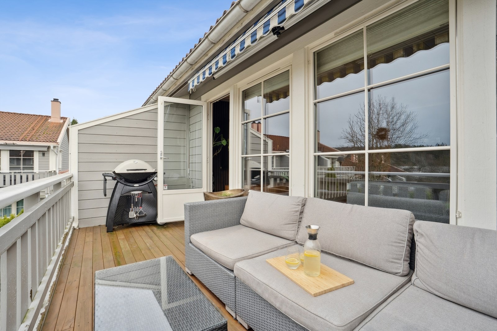 Balkongen har god plass til en sittegruppe og er en fin forlengelse av stuen. Galleribilde