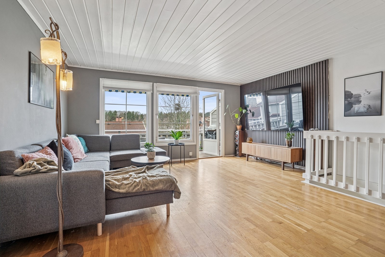 En moderne spilevegg gir karakter til TV-sonen. Galleribilde