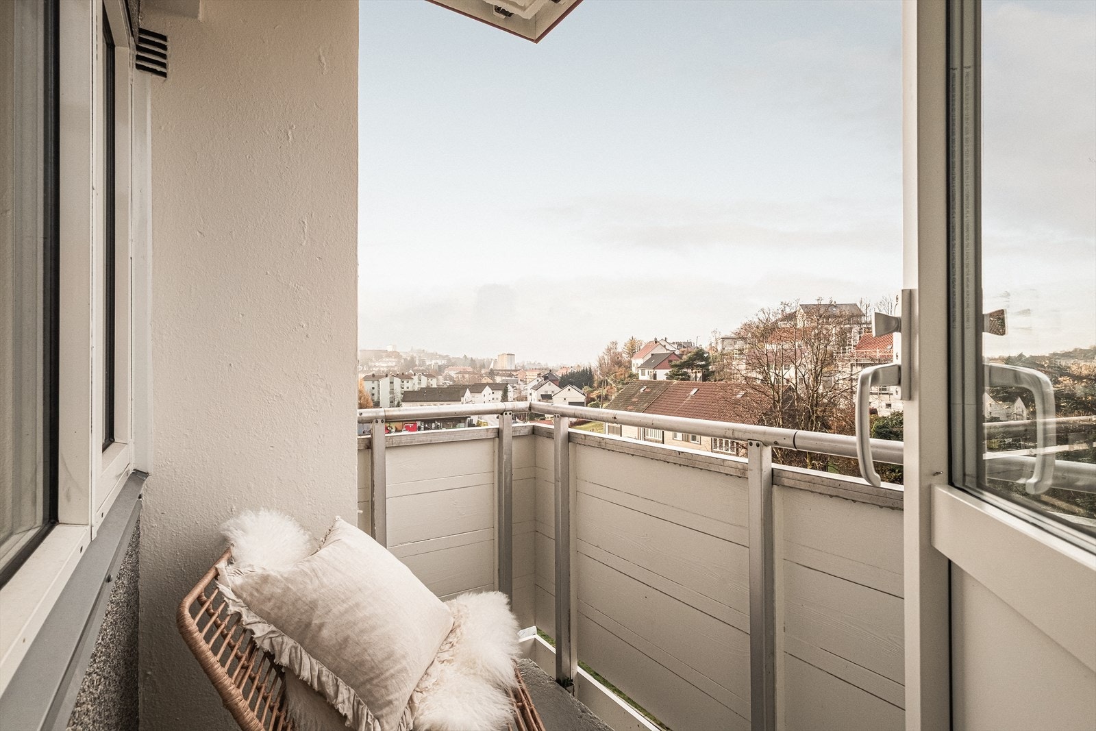 Koselig balkong med fin utsikt. Galleribilde