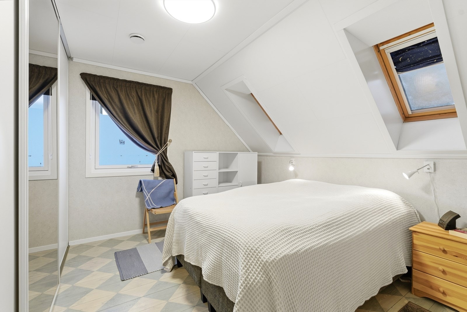 Soverom 2/3. God plass til dobbelt seng. Galleribilde