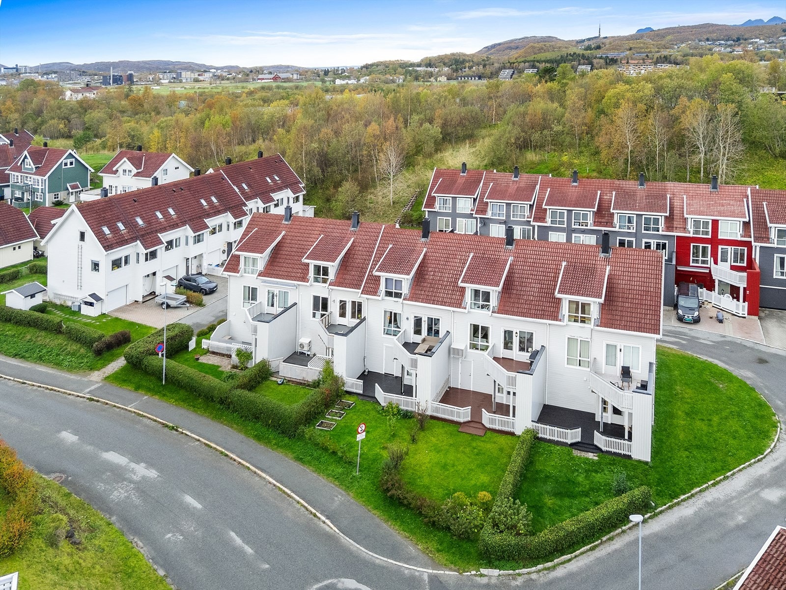 Velholdt enderekkehus med attraktiv beliggenhet i et barnevennlig og rolig nabolag på Grønnåsen.
Foto: Benjamin Kristiansen, Leel Media Galleribilde