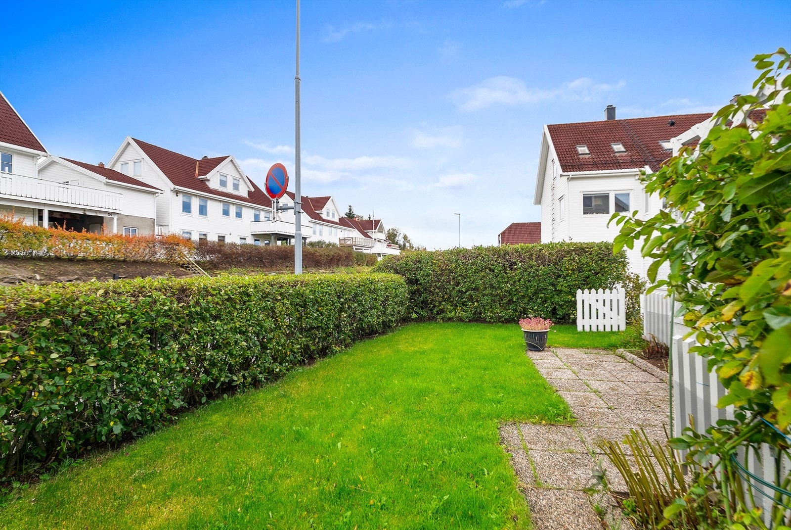Fine uteområder med muligheter for utendørs aktiviteter og sosiale sammenkomster for hele familien. Galleribilde