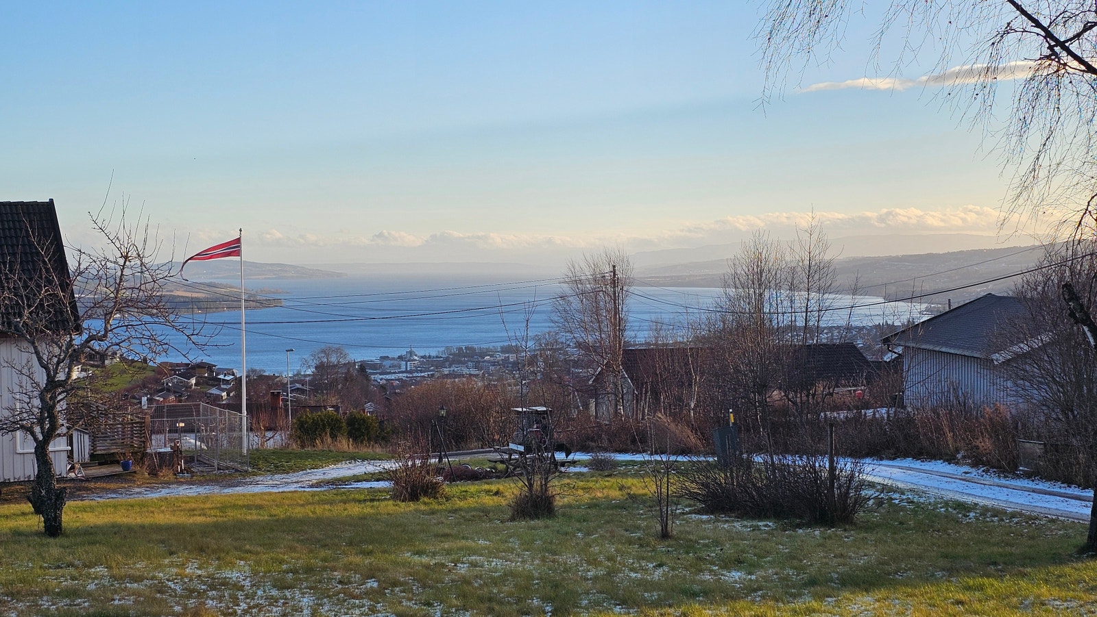 Utsikt mot Mjøsa og nydelige soloppganger