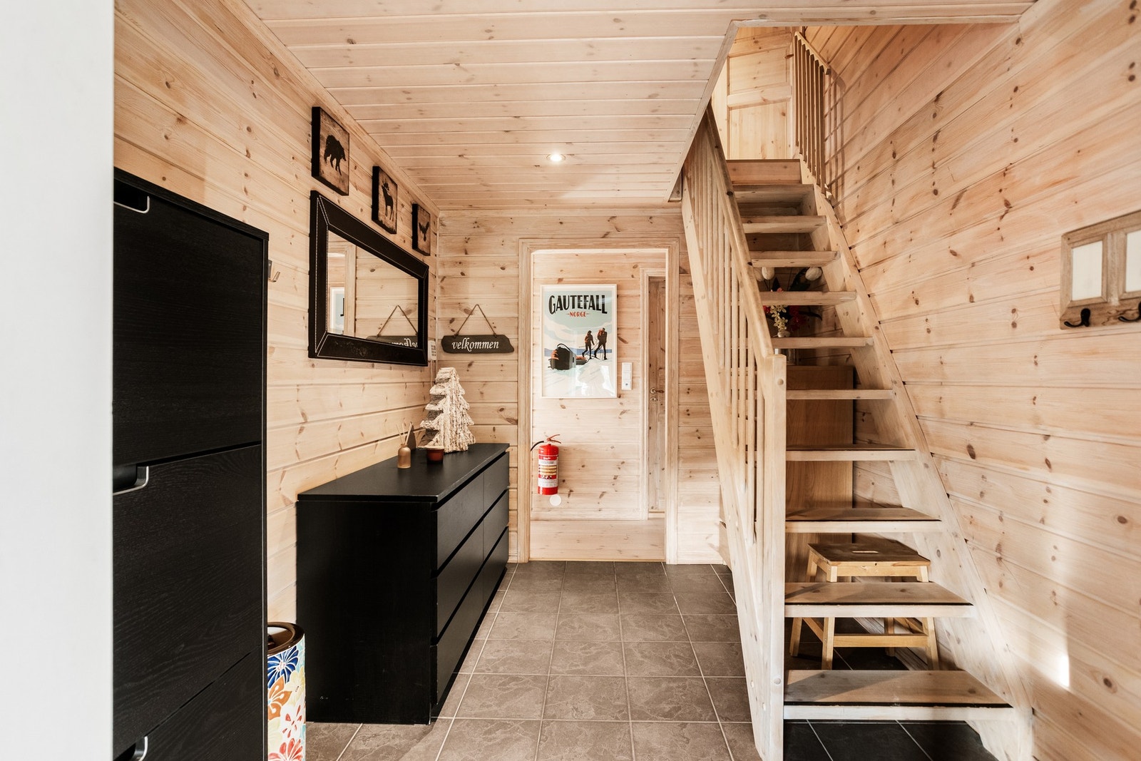 Hytta fremstår moderne, velholdt og innflytningsklar. Galleribilde