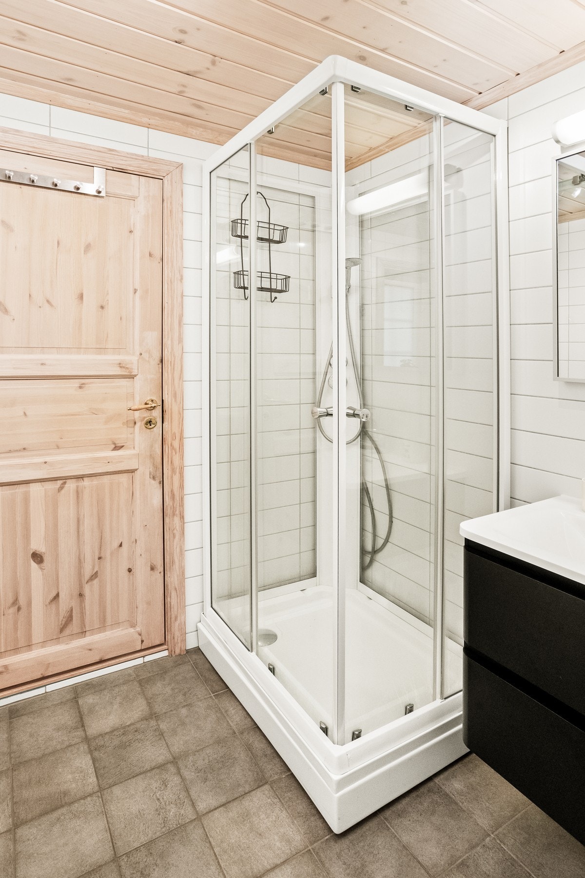 Badet er i boligens hovedetasje og har elektrisk gulvvarme. Galleribilde