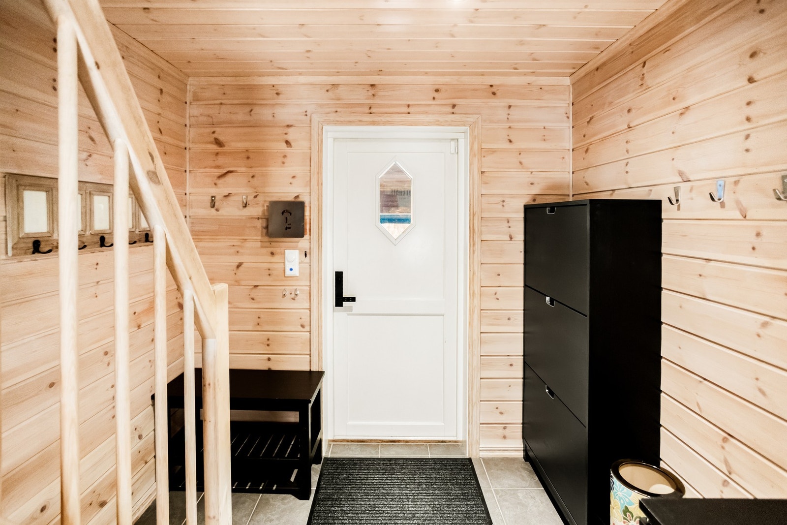 Velkommen inn! Romslig gang med elektrisk gulvvarme. Galleribilde