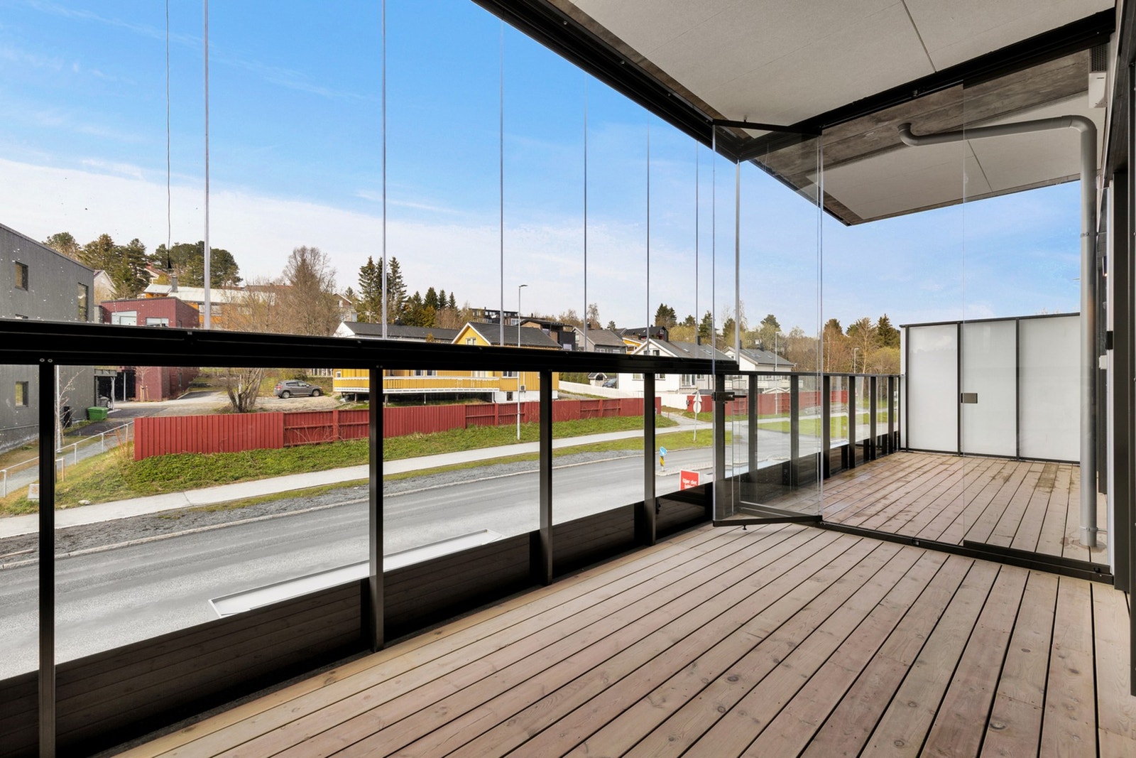 Leiligheten kan by på en flott balkong + egen innglasset balkong Galleribilde