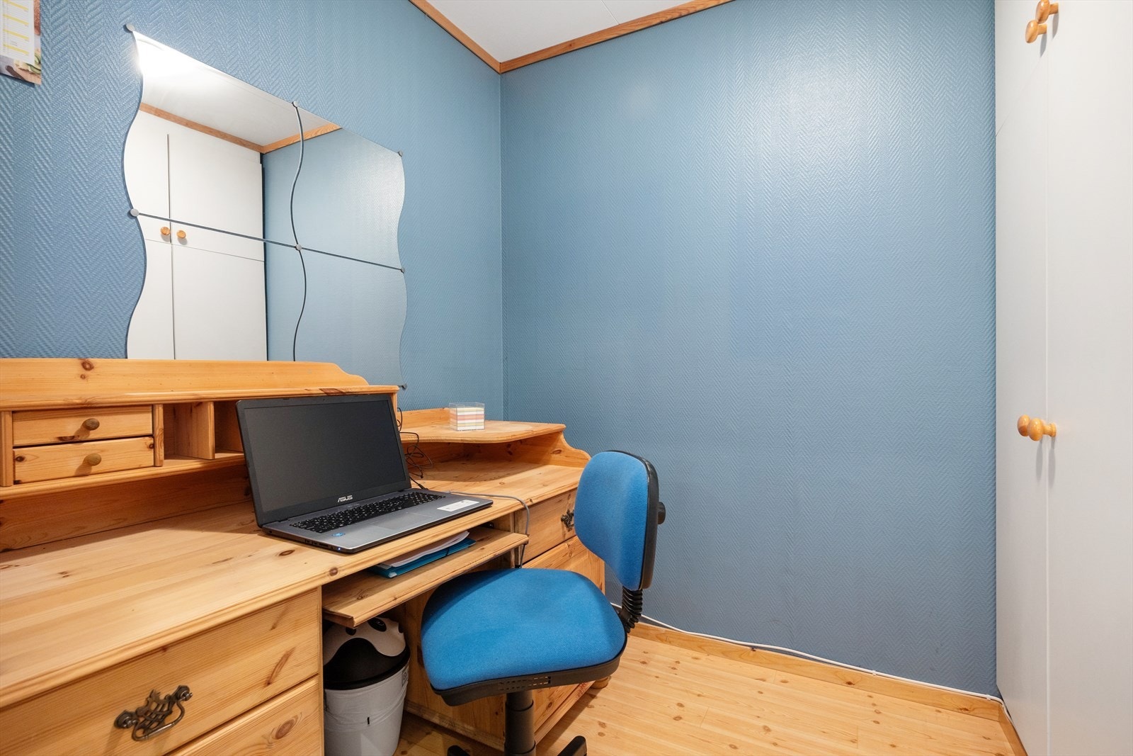 Bod innredet som kontor. Galleribilde