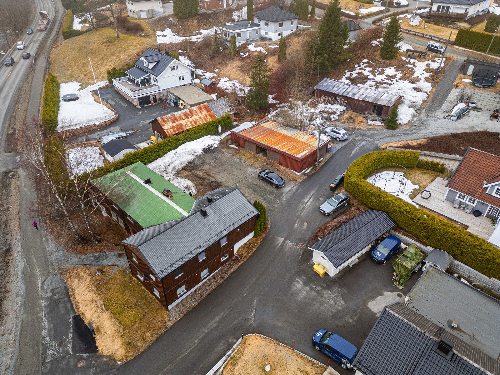 Maksimal utnyttelsesgrad for boligeiendommer er satt til 25 % BYA (prosent bebygd areal). Galleribilde