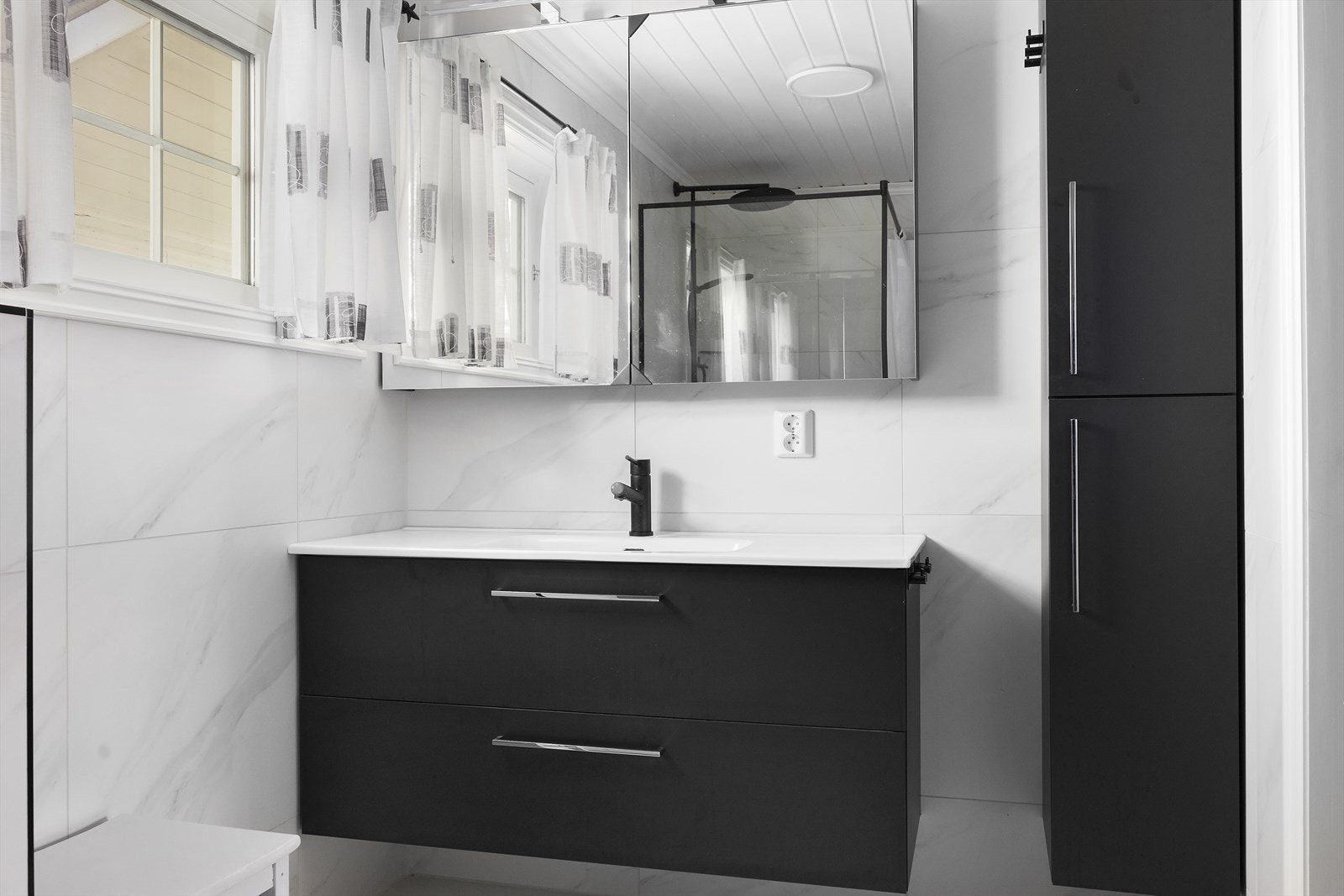 Bad/WC i 1 etg. i tilknytning til soverom Galleribilde