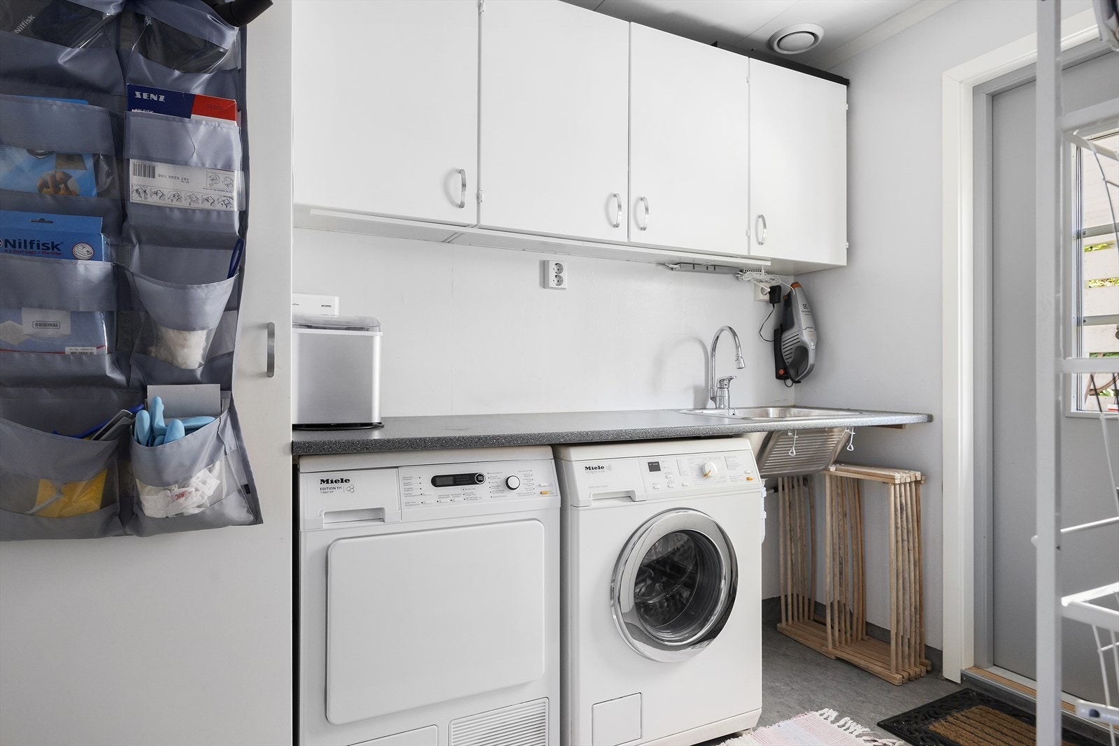 Vaskerom Galleribilde