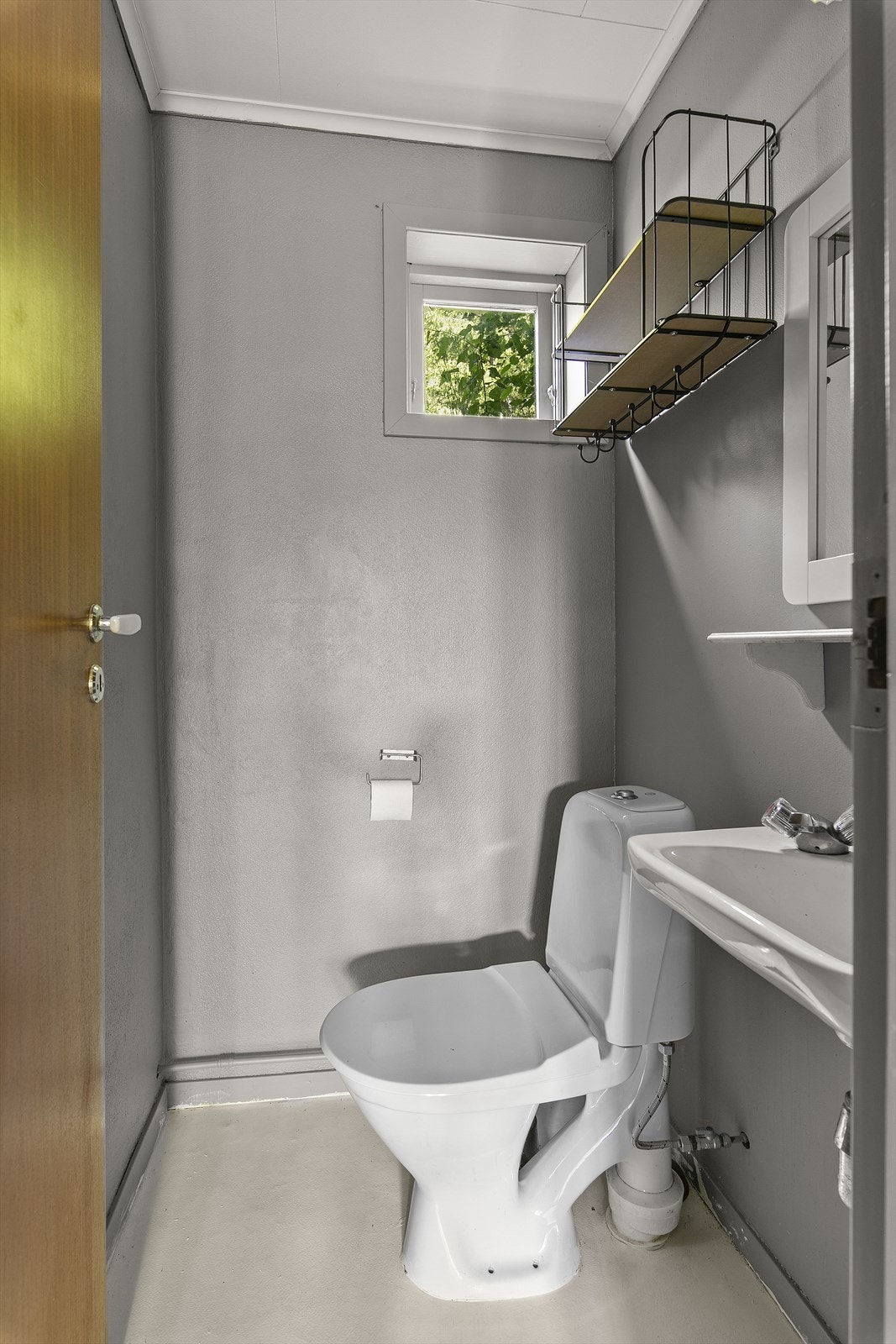 Ekstra wc-rom i underetasje. Galleribilde