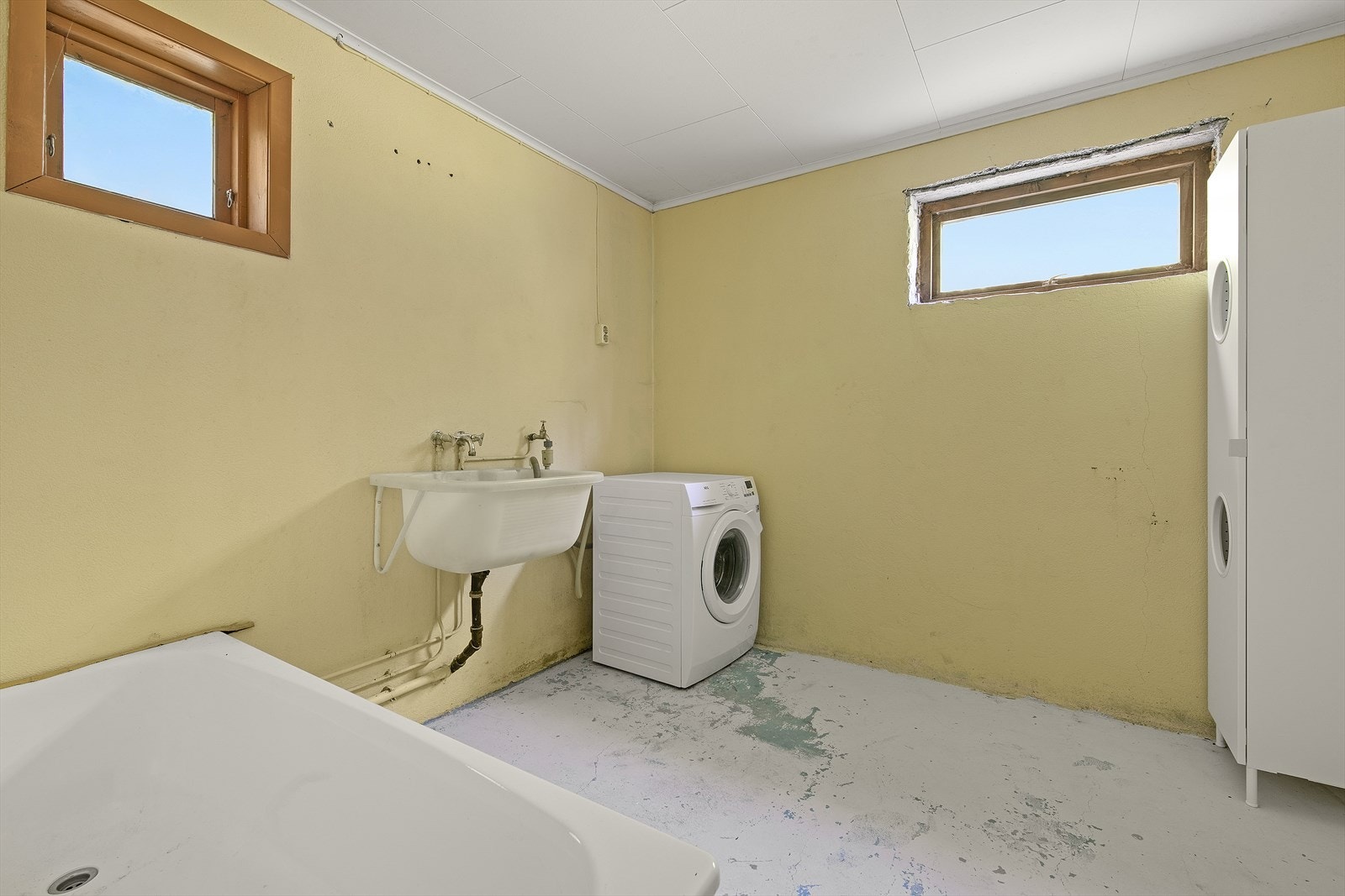 Eldre vaskerom i underetasje. Galleribilde