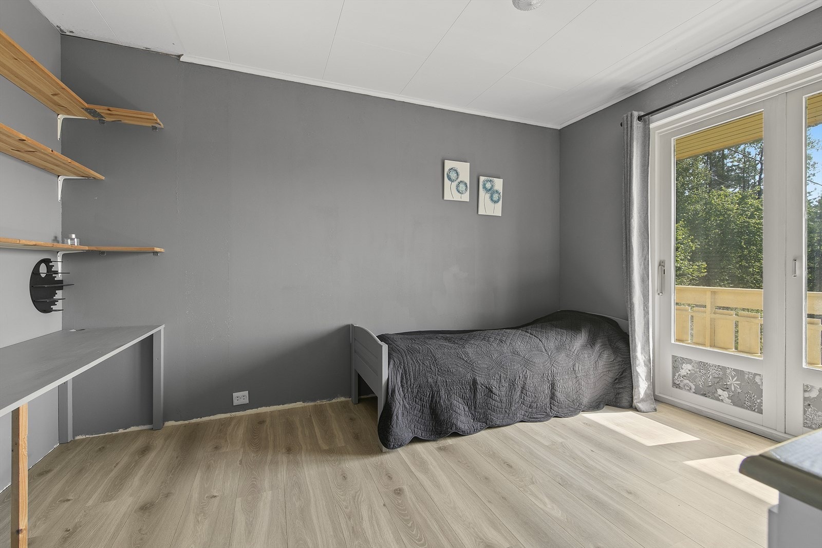 Eneboligen inneholder .... soverom, hvorav ett har utgang til egen balkong. Galleribilde