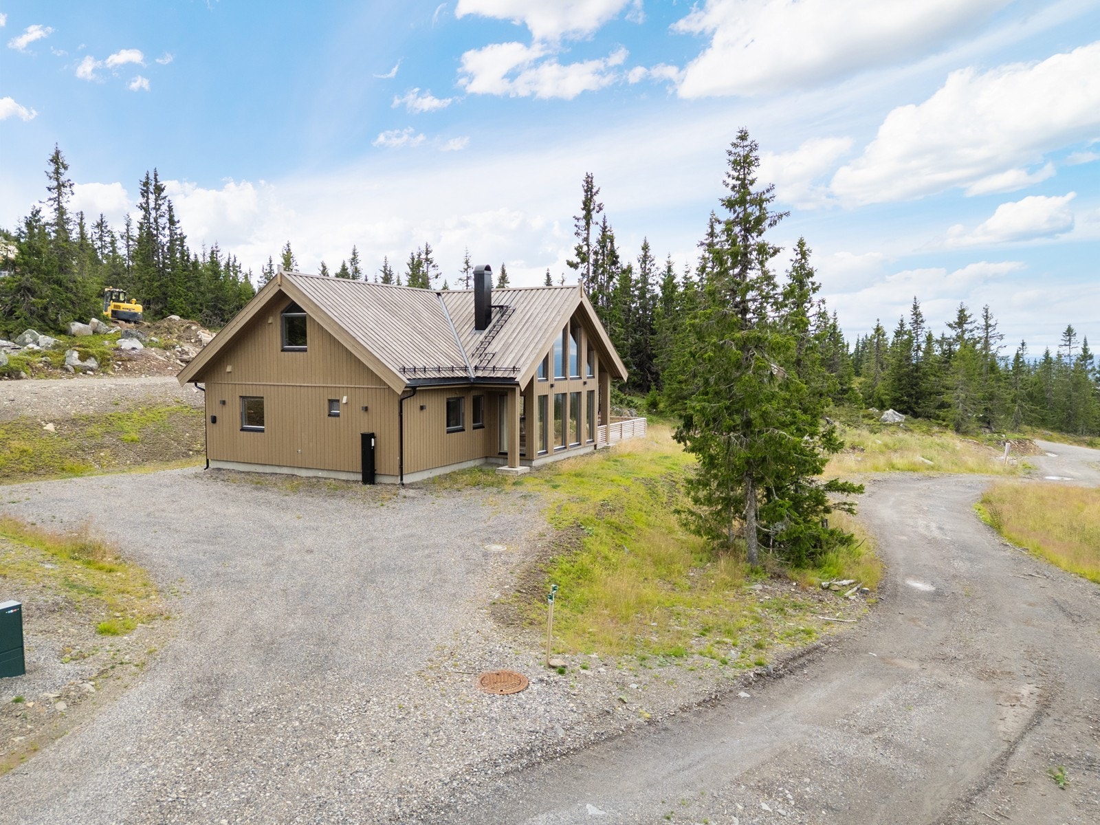 Fritidsleiligheten ligger etterspurt og idyllisk til i et relativt nyetablert hytteområde i Øyer, nær Hafjell. Galleribilde