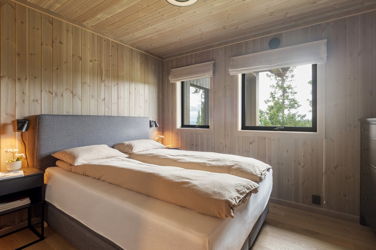 Det er hele fem gode soverom i hytta - tre nede og to oppe. Galleribilde