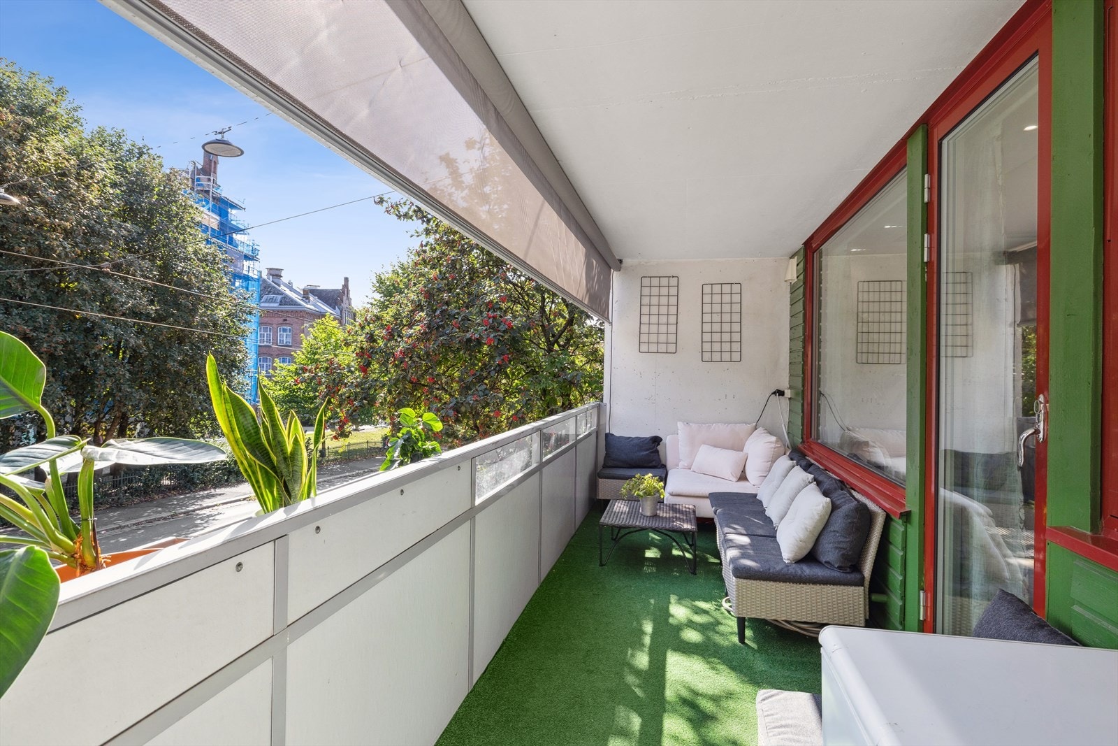 Kapil Sarna v/ DNB Eiendom ønsker velkommen til Trondheimsveien 32! En lys og innbydende 4-roms leilighet med sentral beliggenhet og nærhet til "alt". Galleribilde