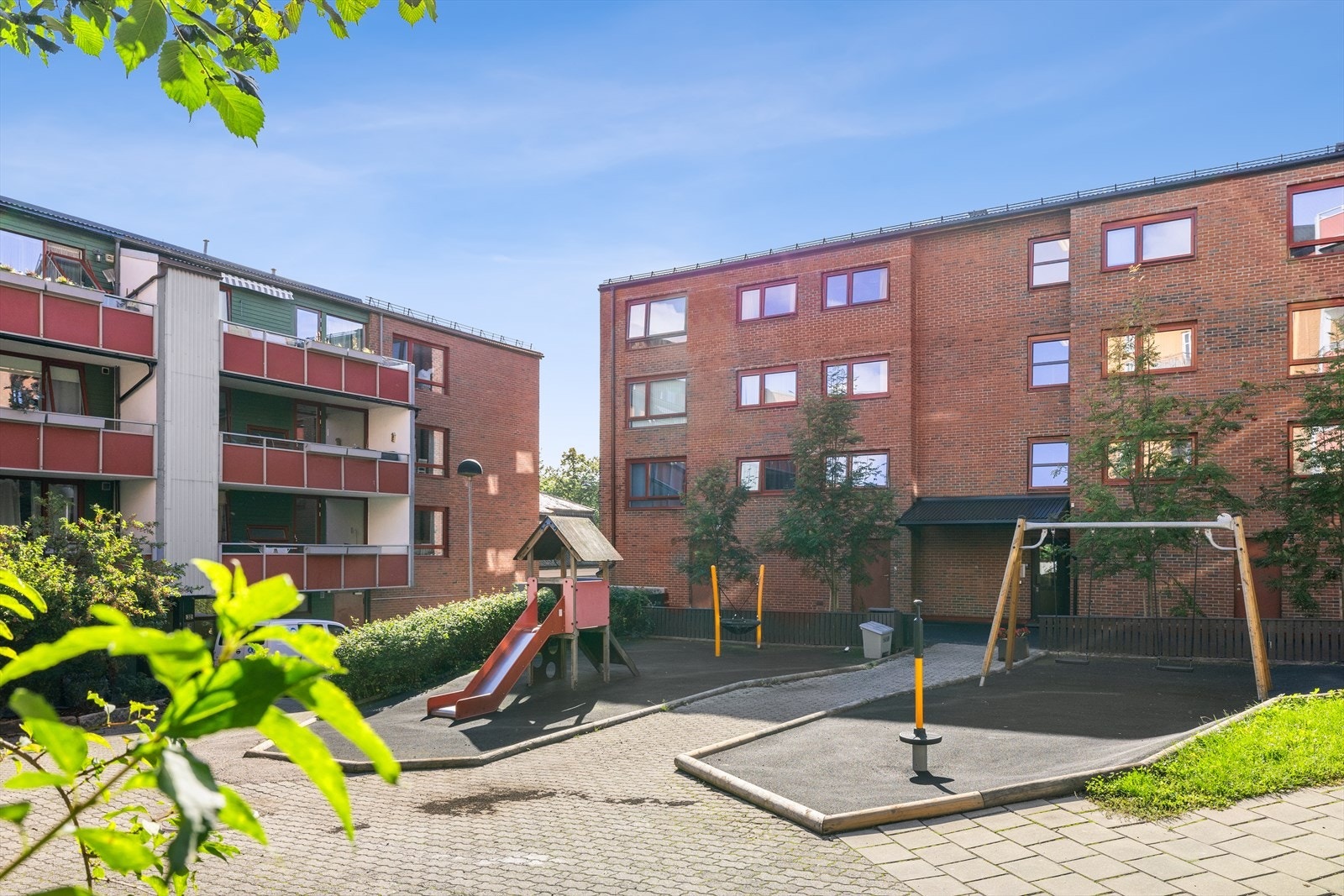 Hyggelig lekeplass i Borettslaget. Galleribilde