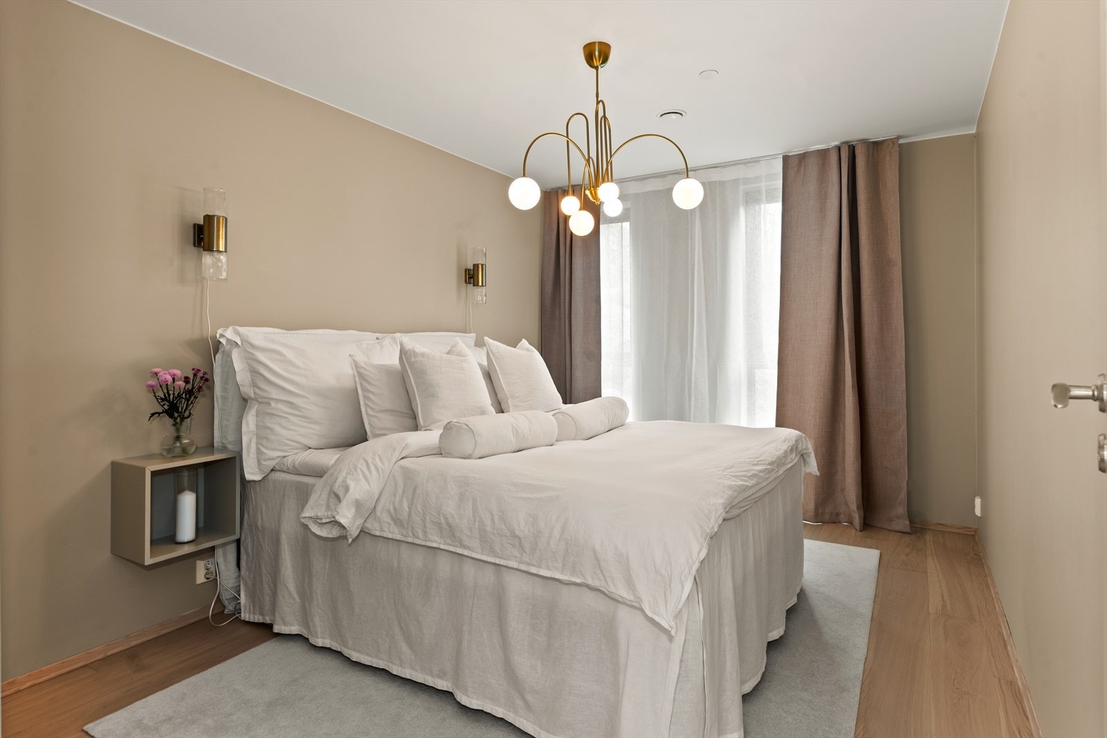 Hovedsoverommet er av god størrelse og vinder fra gulv til tak Galleribilde