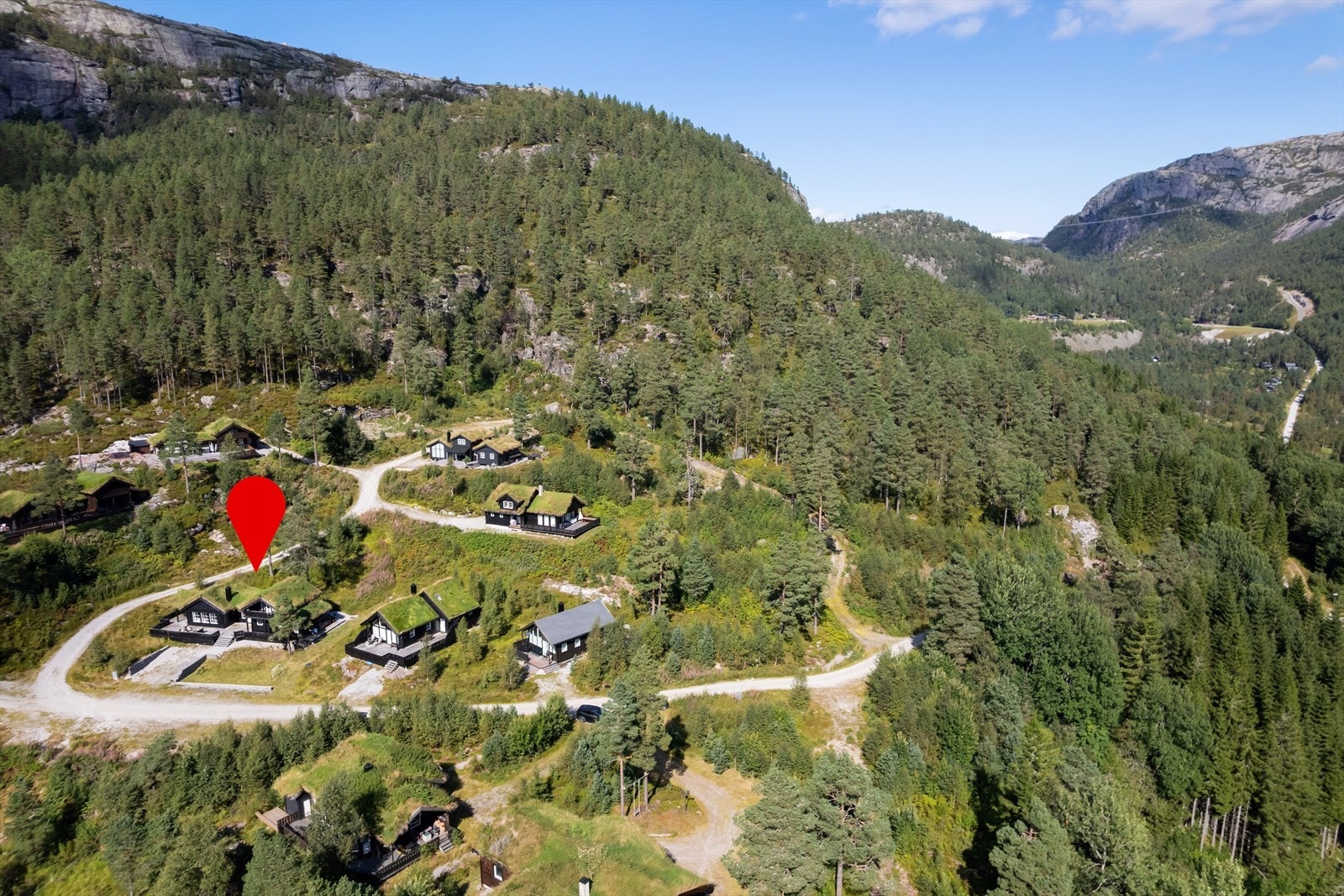 Hytta i Lilandsdalen ligger midt i det naturskjønne Sirdal-området, hvor fin natur omkranser hele hyttefeltet. Galleribilde