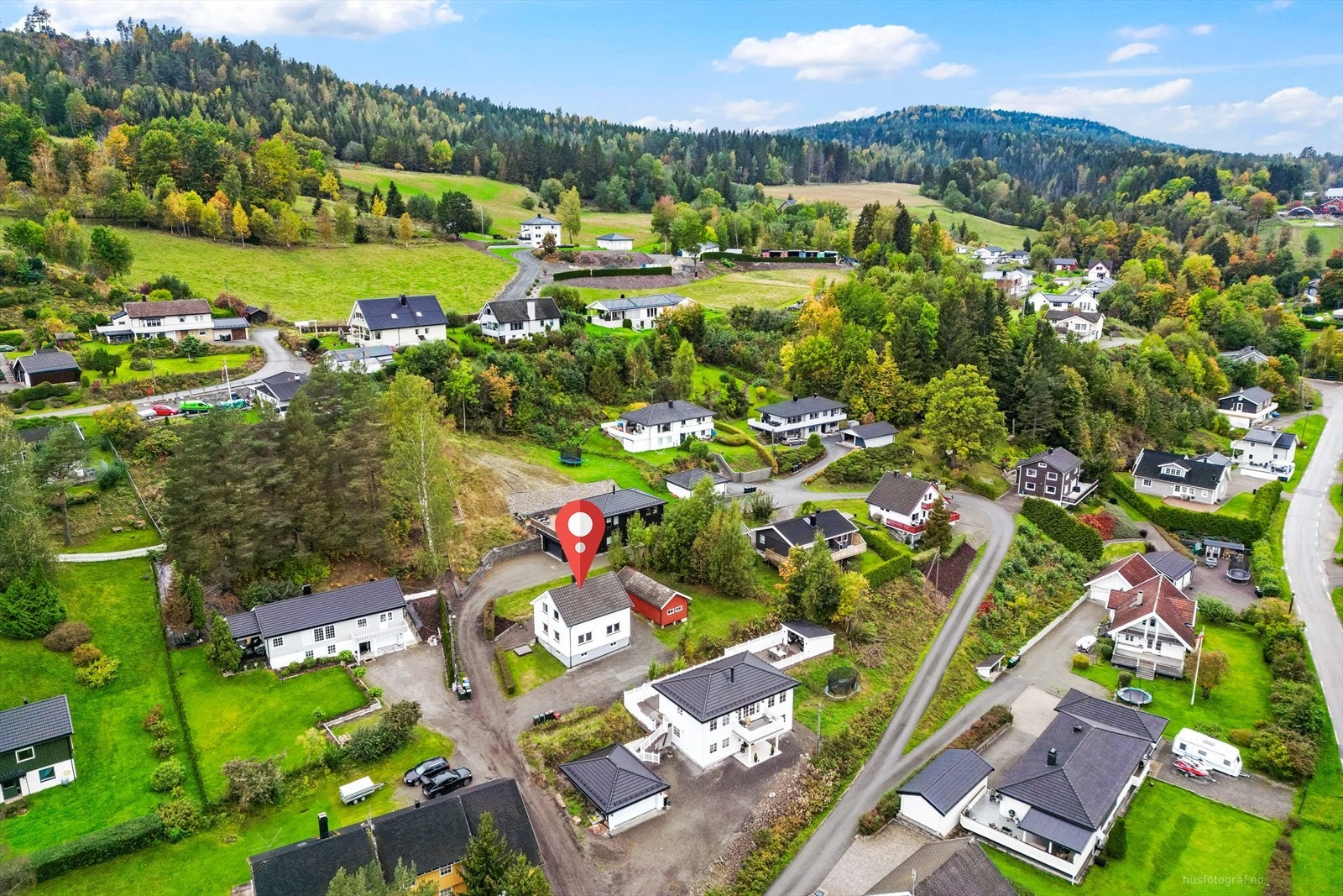 Vestskauen med en rekke muligheter for sport- og fritidsaktiviteter hele året. Flott lysløype og med skispor langt inn i marka og videre ut i hele Konneruds løypenett. Kalmovannet er et fint sted å bade på sommertid. Galleribilde