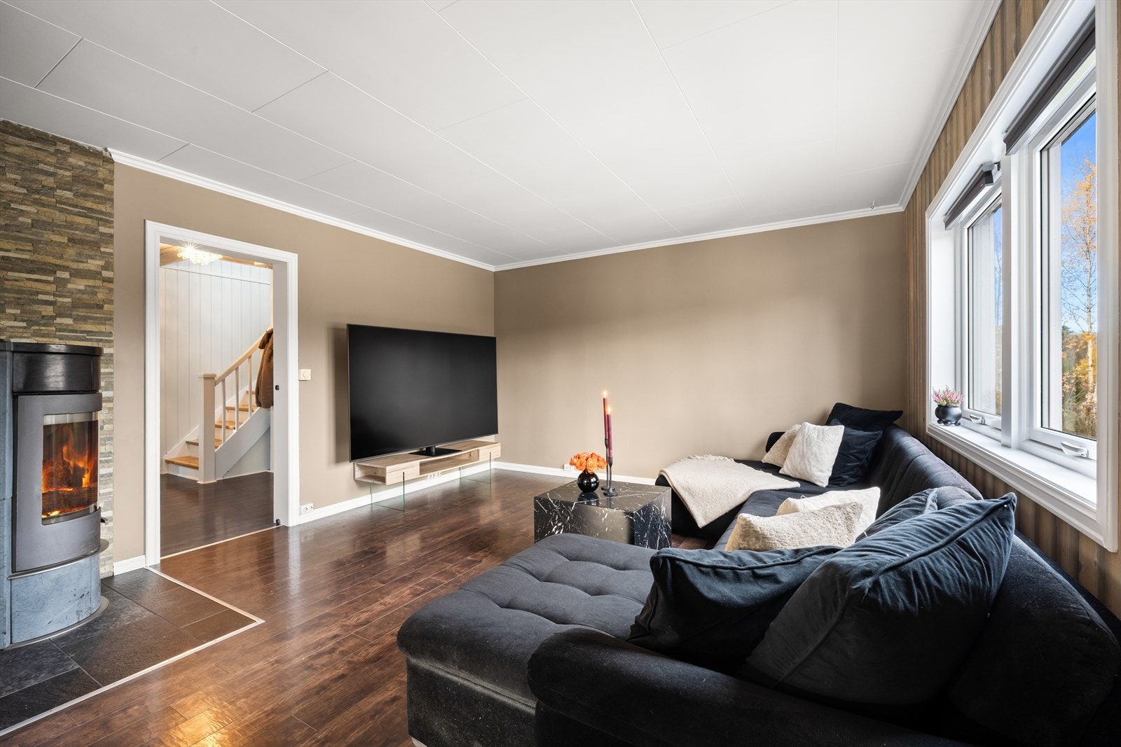 Stue med inngang fra hall. Galleribilde