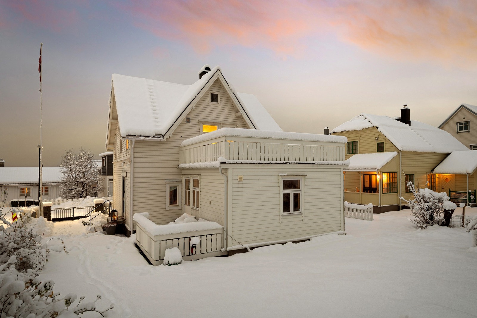 I tilbygget er det to rom i dag hvorav ett benyttes til soverom og det andre er et bad. Begge rommene har blitt renovert i hhv. 2025 og 2017. Galleribilde