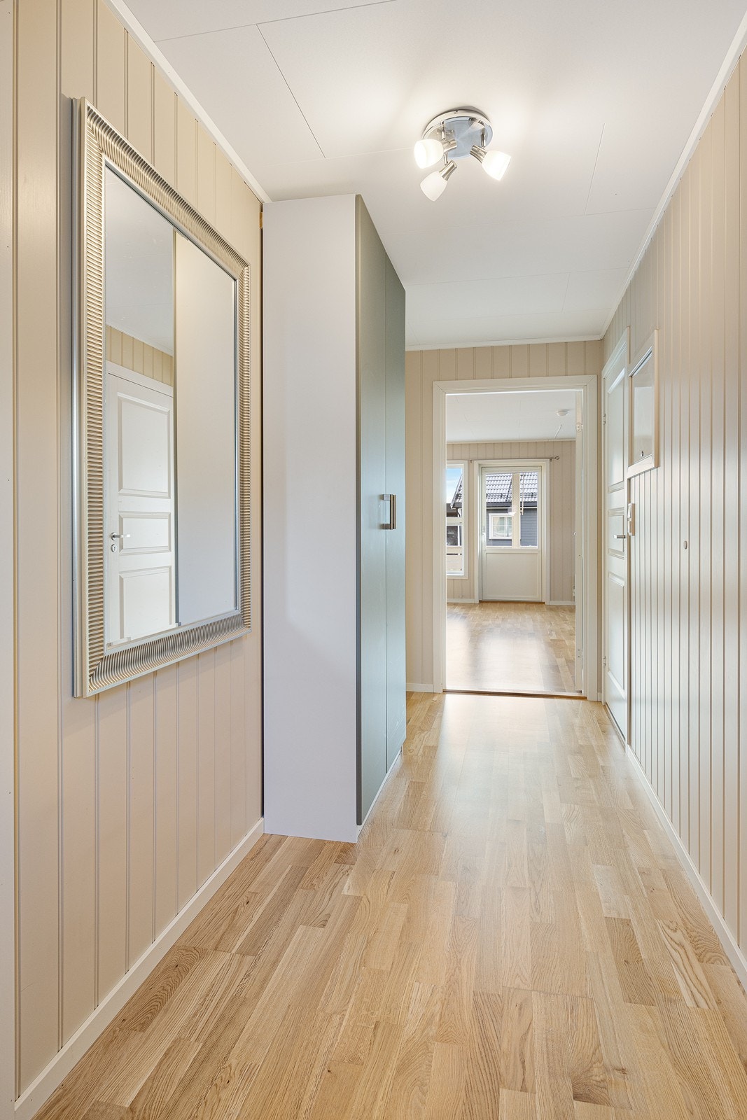 Tilknyttet entreen finner man en bod, perfekt til oppbevaring av diverse utstyr Galleribilde