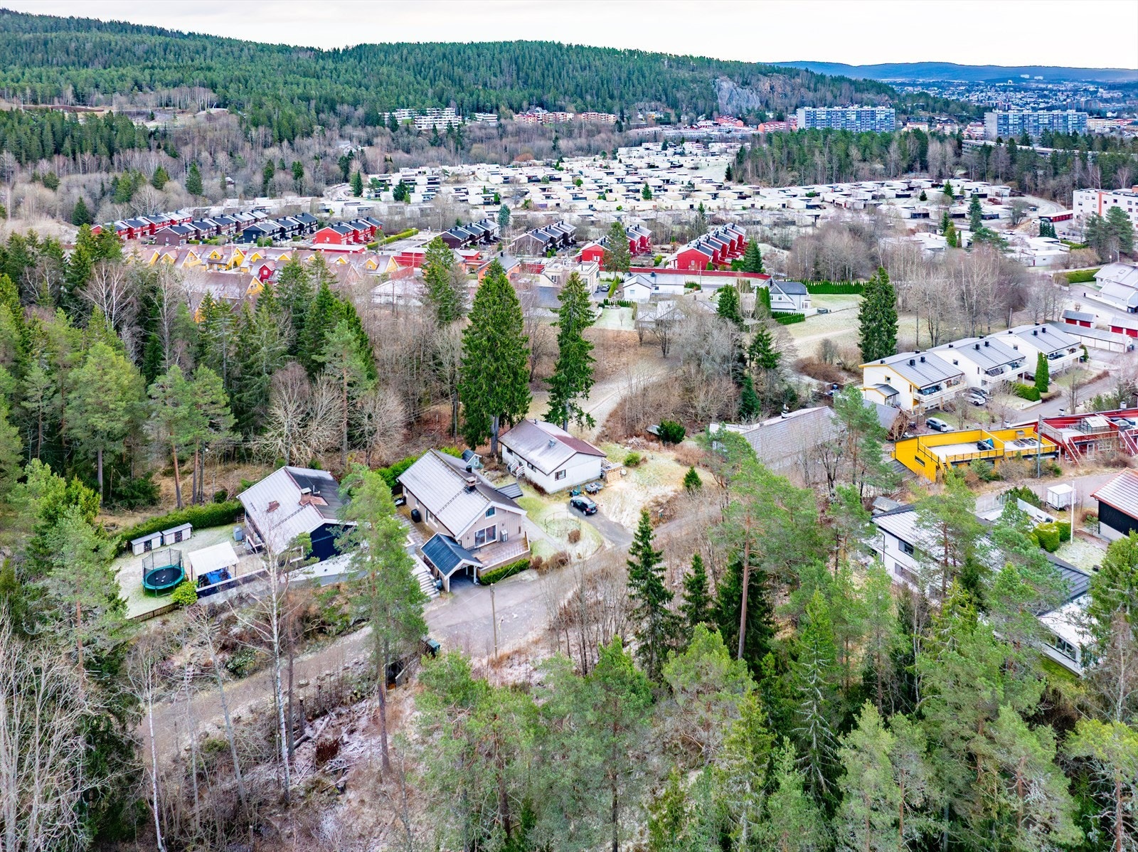 Det er kort vei til skoler og barnehager. Adressen sogner til Ammerud barneskole (1.-7.trinn) og Apalløkka ungdomsskole (8.-10.trinn). Galleribilde