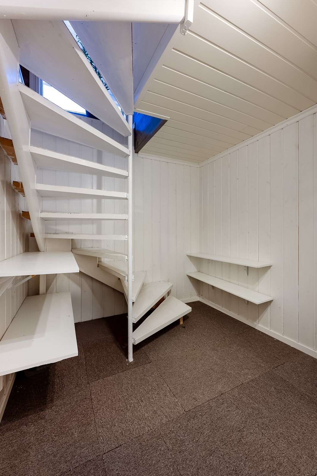 Trapp ned til kjeller Galleribilde