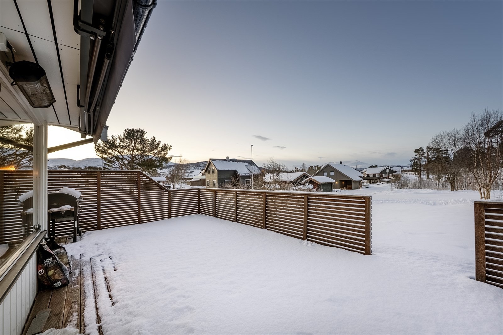 Fin utsikt mot Storhornet med lang solgang Galleribilde