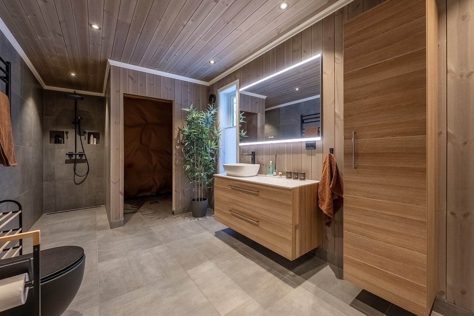 Bad med påbegynt badstue (1. etasje) Galleribilde