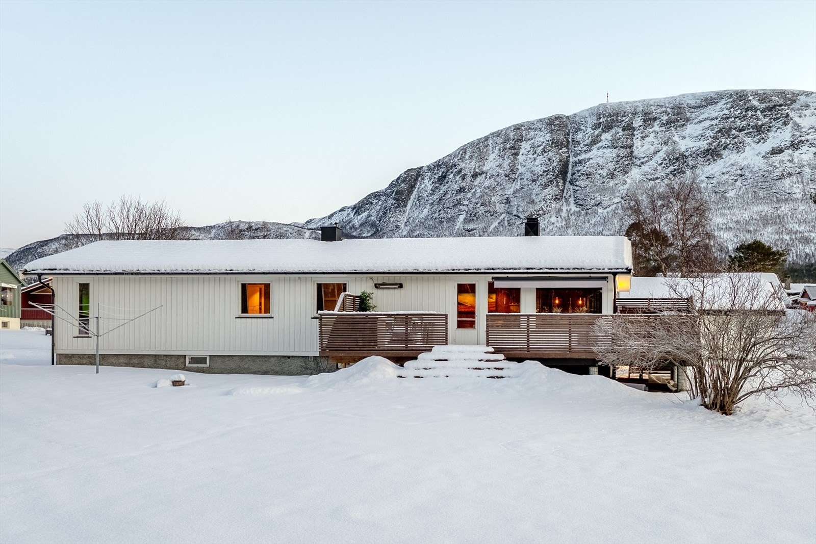 Stor sør og vestvendt terrasse Galleribilde