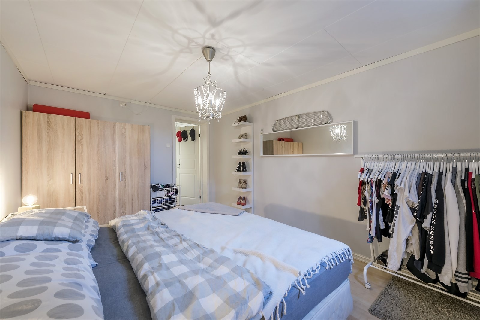 Soverom med plass til stort garderobeskap (bilde fra 2019) Galleribilde