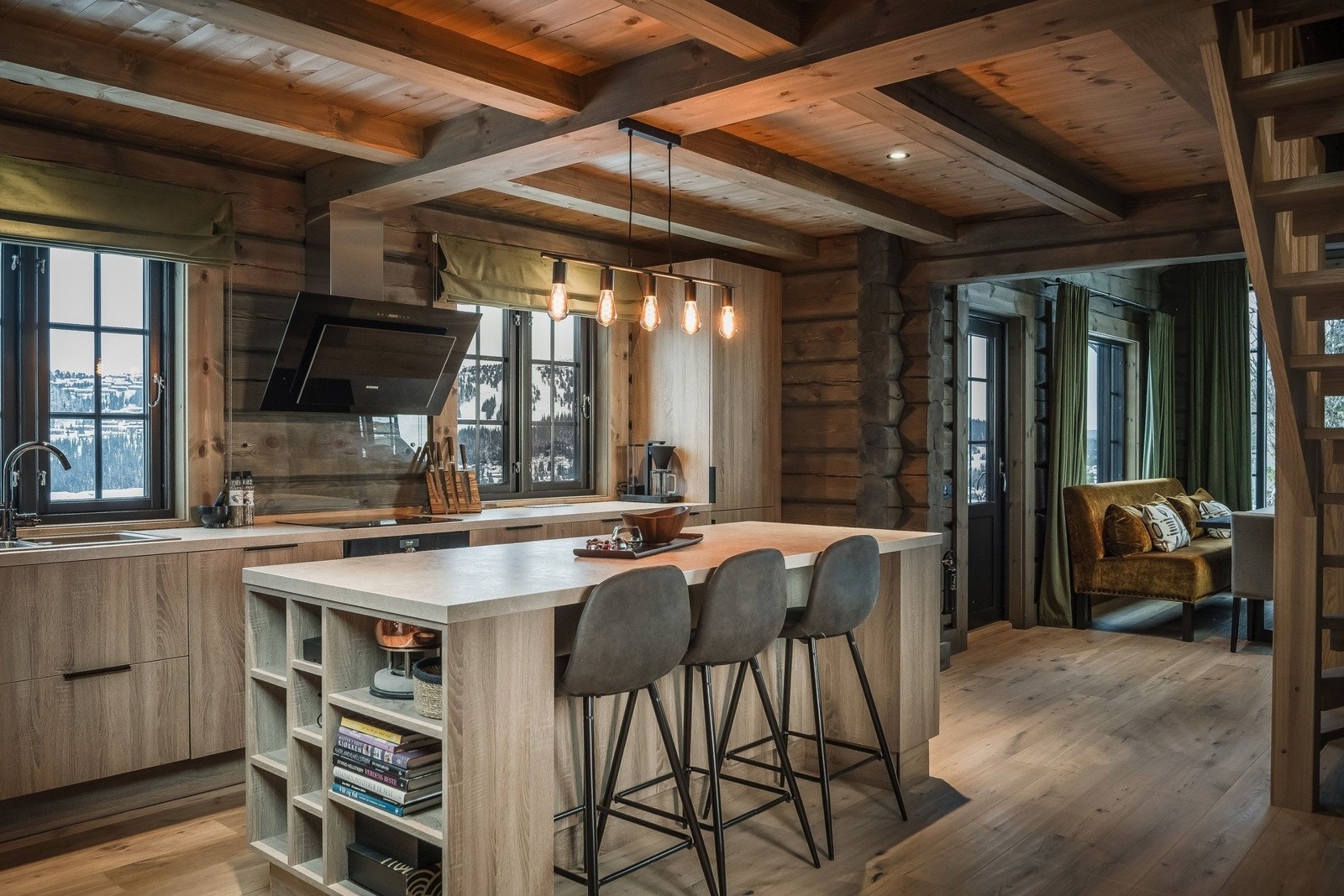 Moderne kjøkken med skreddersydd innredning Galleribilde