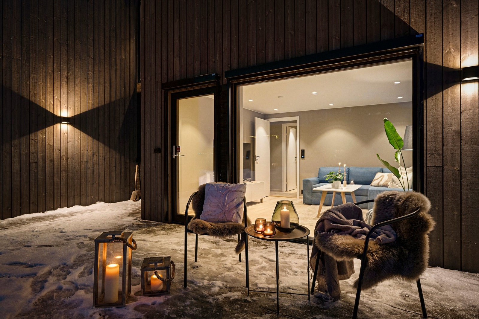 Fra underetasjen er det utgang til hage og markterrasse. Foto: Vidar Alvik Galleribilde