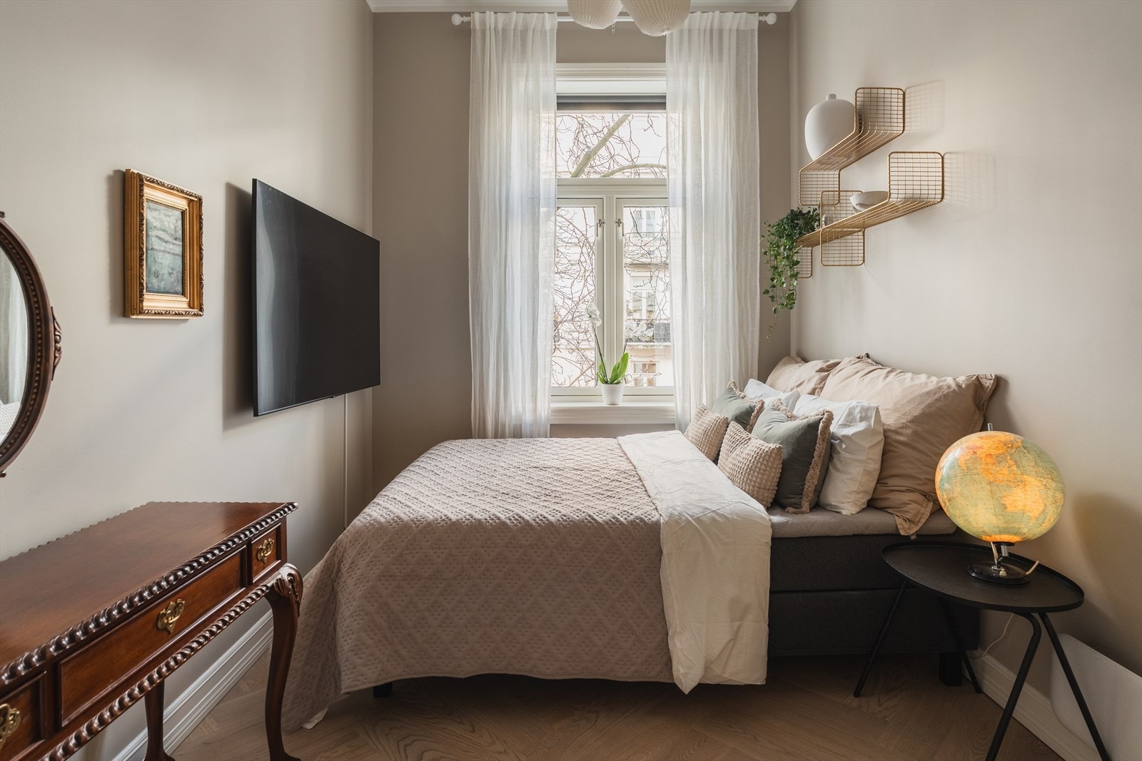 Soverom to Galleribilde