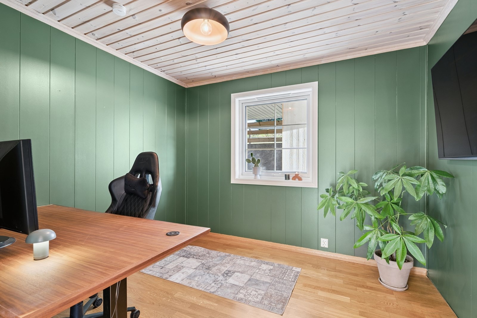 Soverom nummer to egner som et ekstra gjesterom, eller kanskje et kontor ? Galleribilde