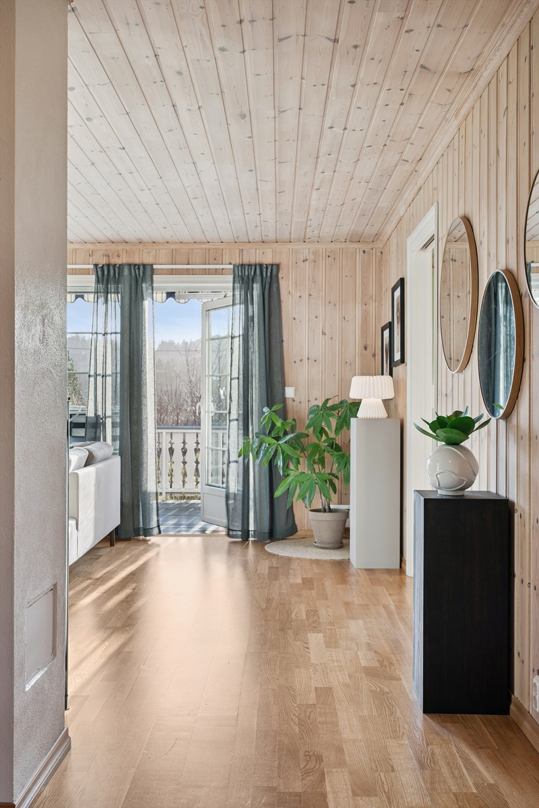 Det er vannbåren gulvvarme i de fleste oppholdsrommene. Galleribilde
