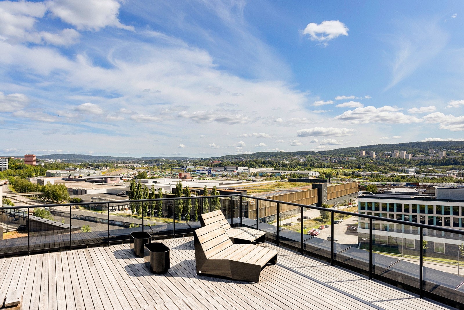 I borettslaget er det solrik felles takterrasse med flott utsikt! Galleribilde