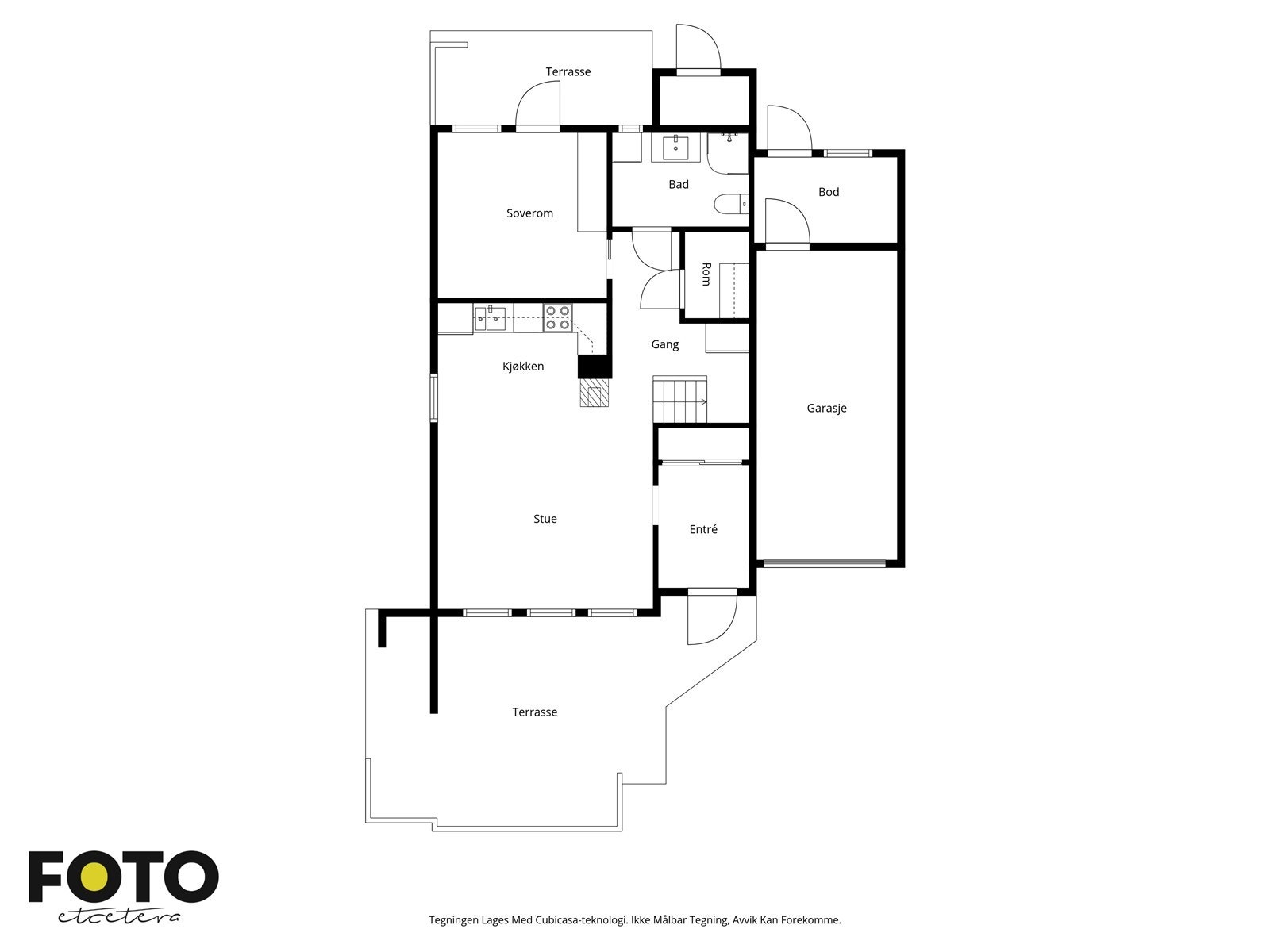 Direkte forbindelse mellom stue og kjøkken gir en åpen planløsning med utgang til sydvendt terrasse. Galleribilde