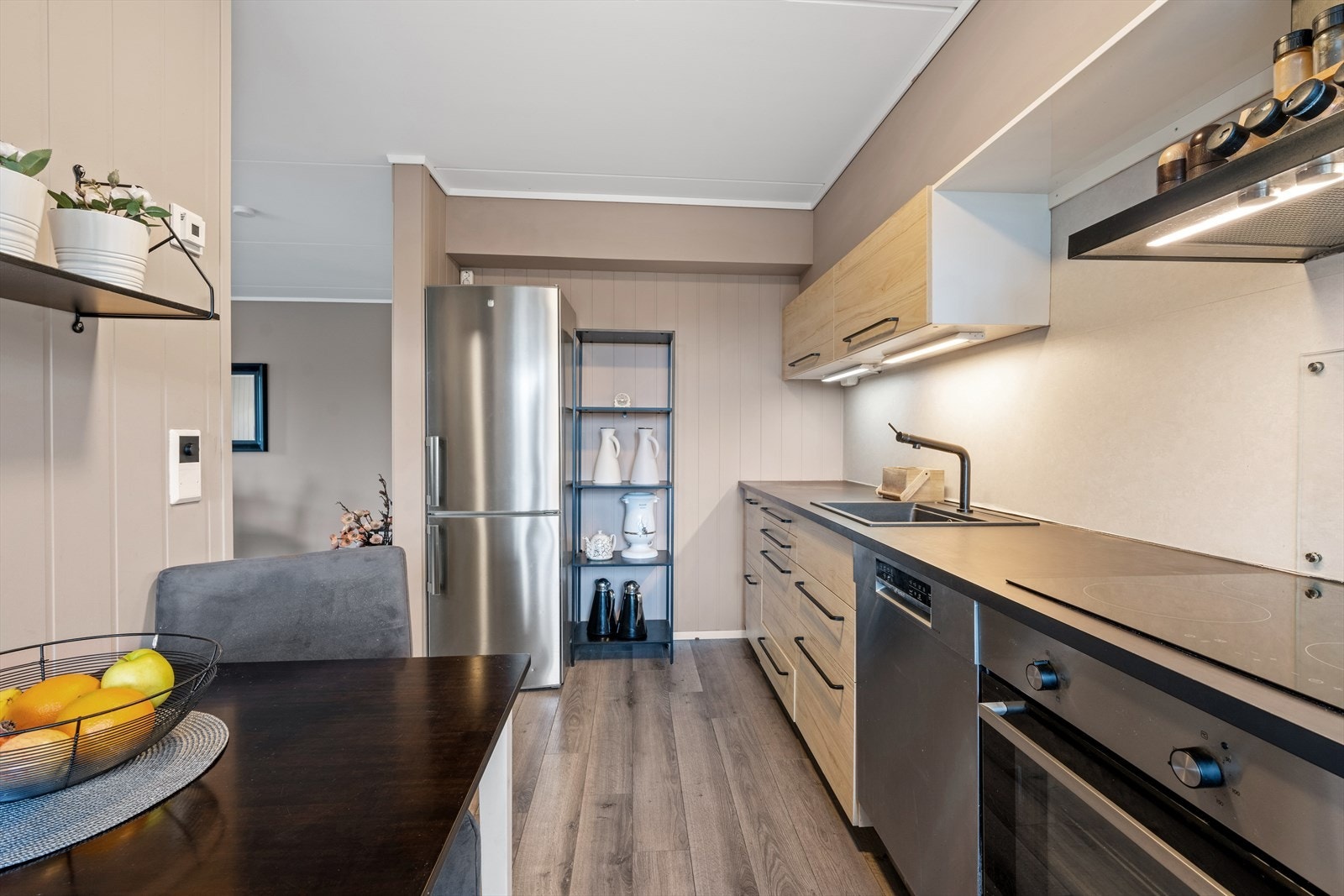 Det er også plass til en spisegruppe på kjøkkenet. Galleribilde