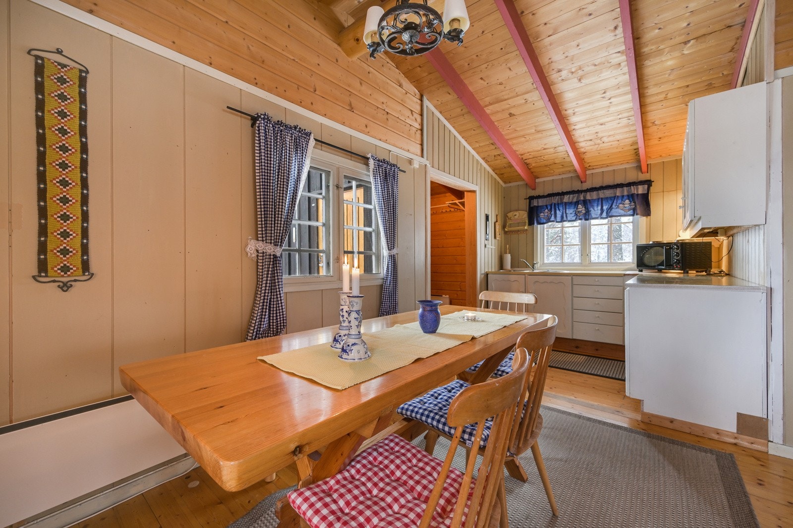 Fra gangen går vi videre inn på kjøkkenet Galleribilde