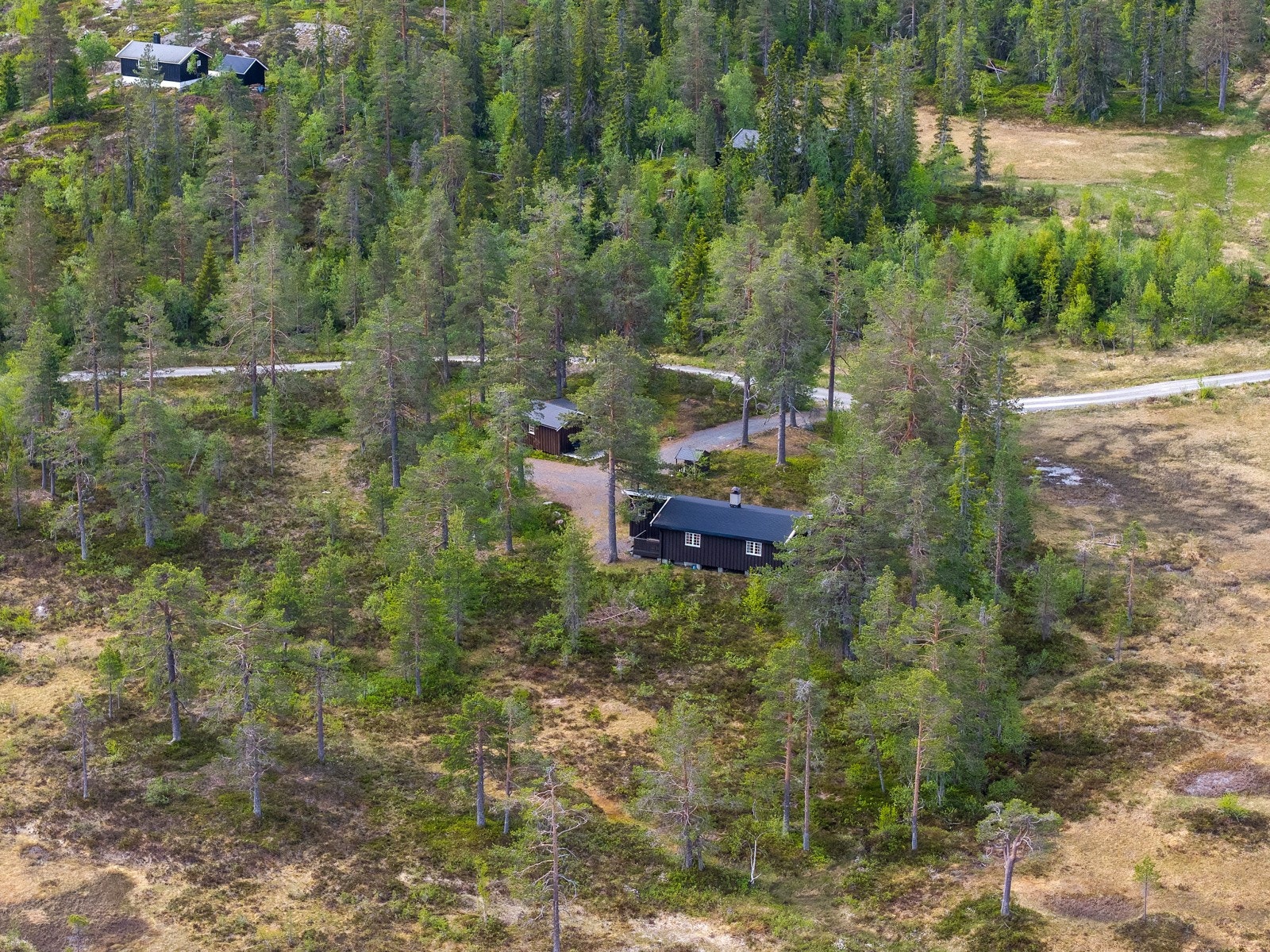 Solrik og flat selveid tomt Galleribilde