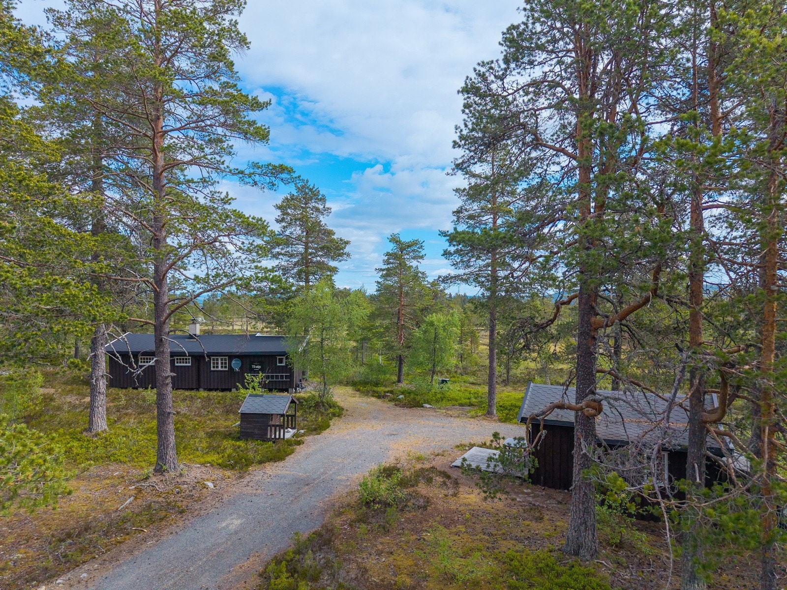 Bilvei til døra og godt med parkeringsplasser Galleribilde