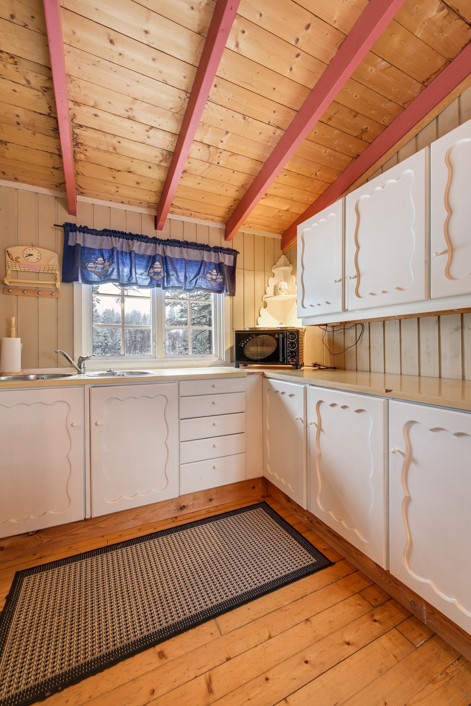 Praktisk også med åpen løsning mot spisestua Galleribilde