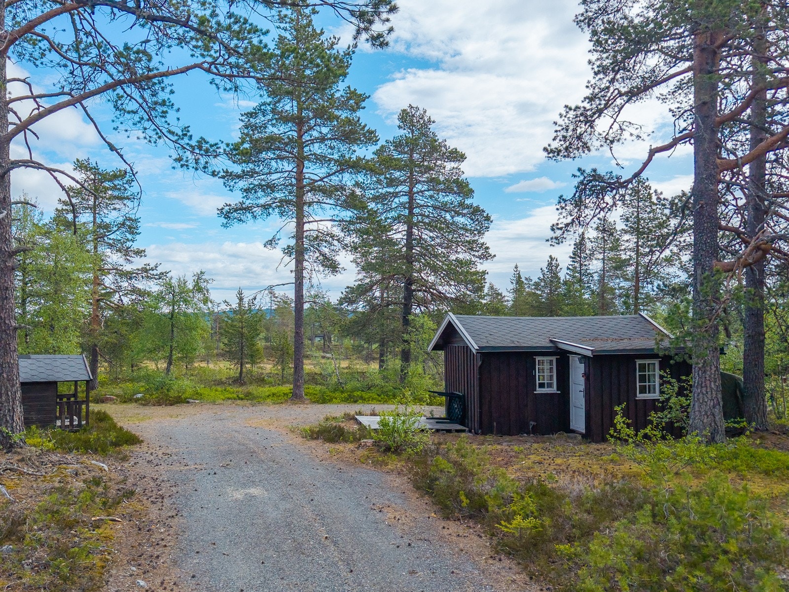 Da går vi ut en tur og fortsetter over i den andre hytta Galleribilde