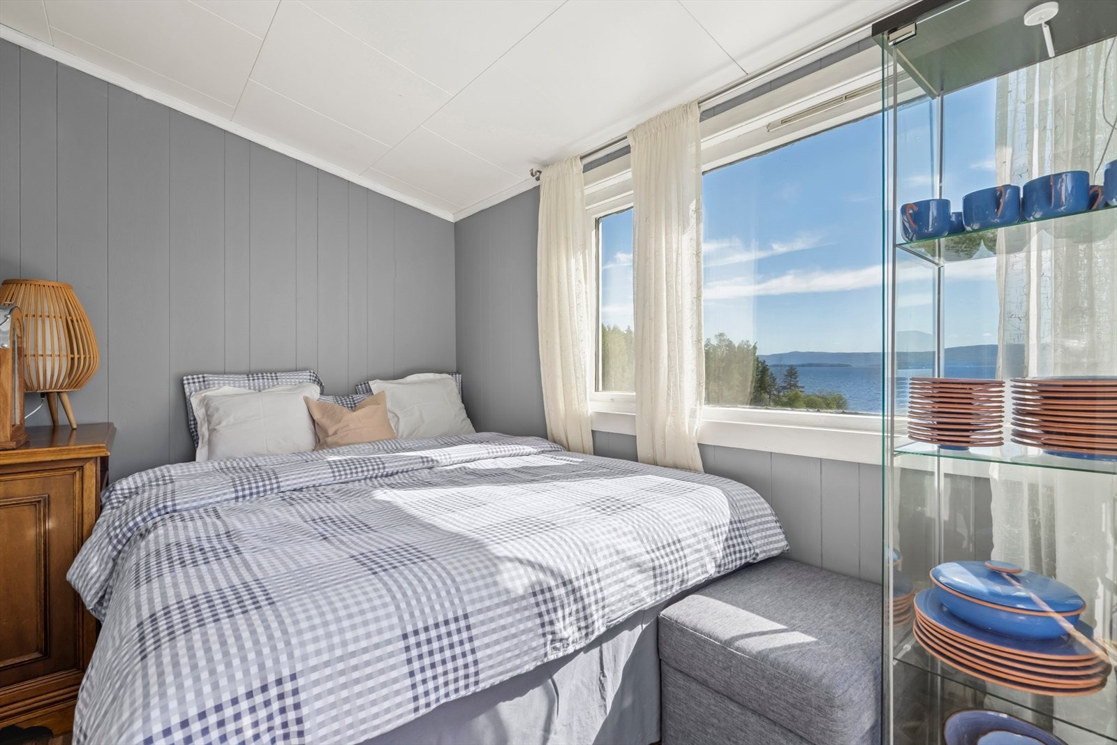 Denne familievennlige hytta har tre soverom. Galleribilde