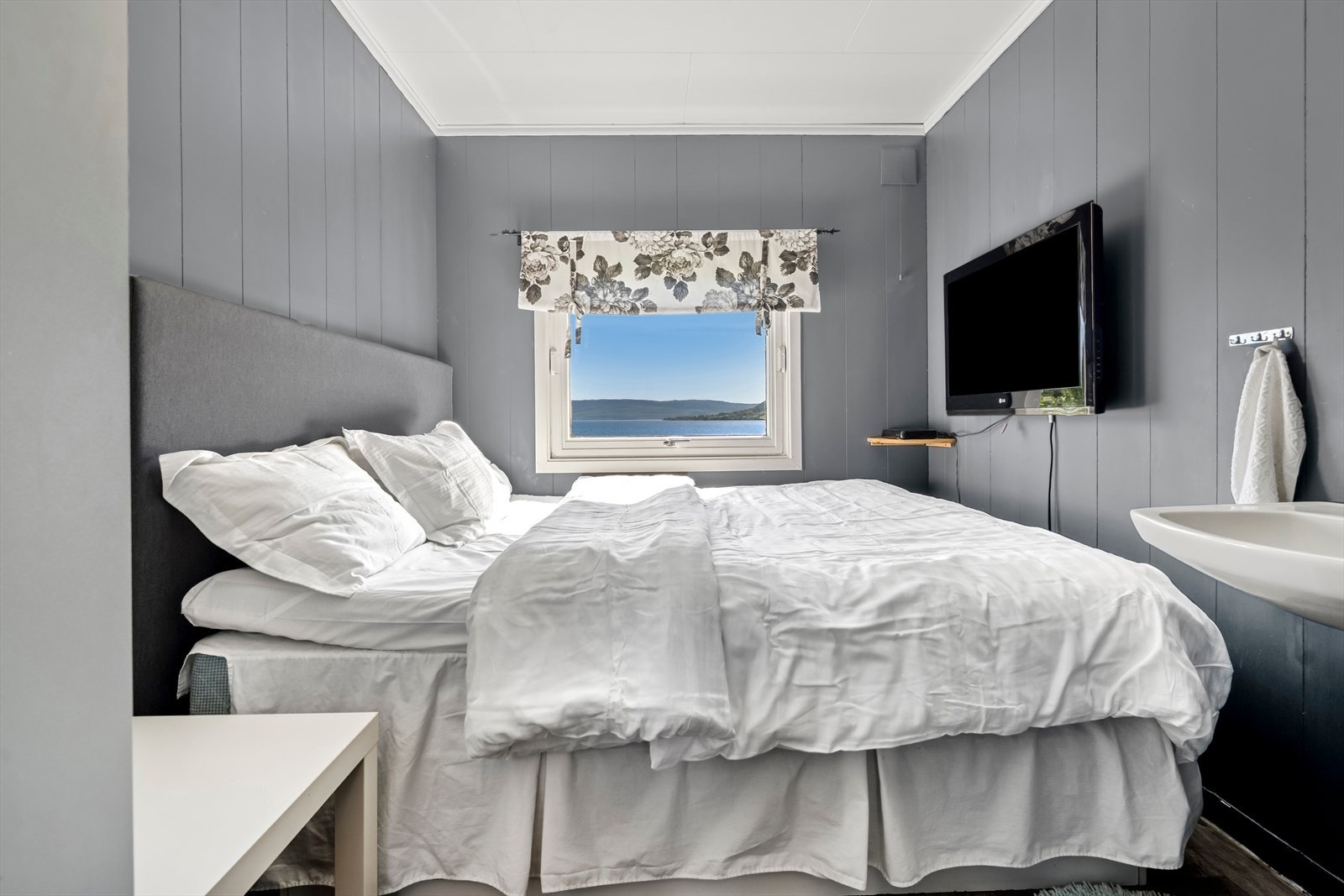 Soverommet er malt i en dus fin farge Galleribilde