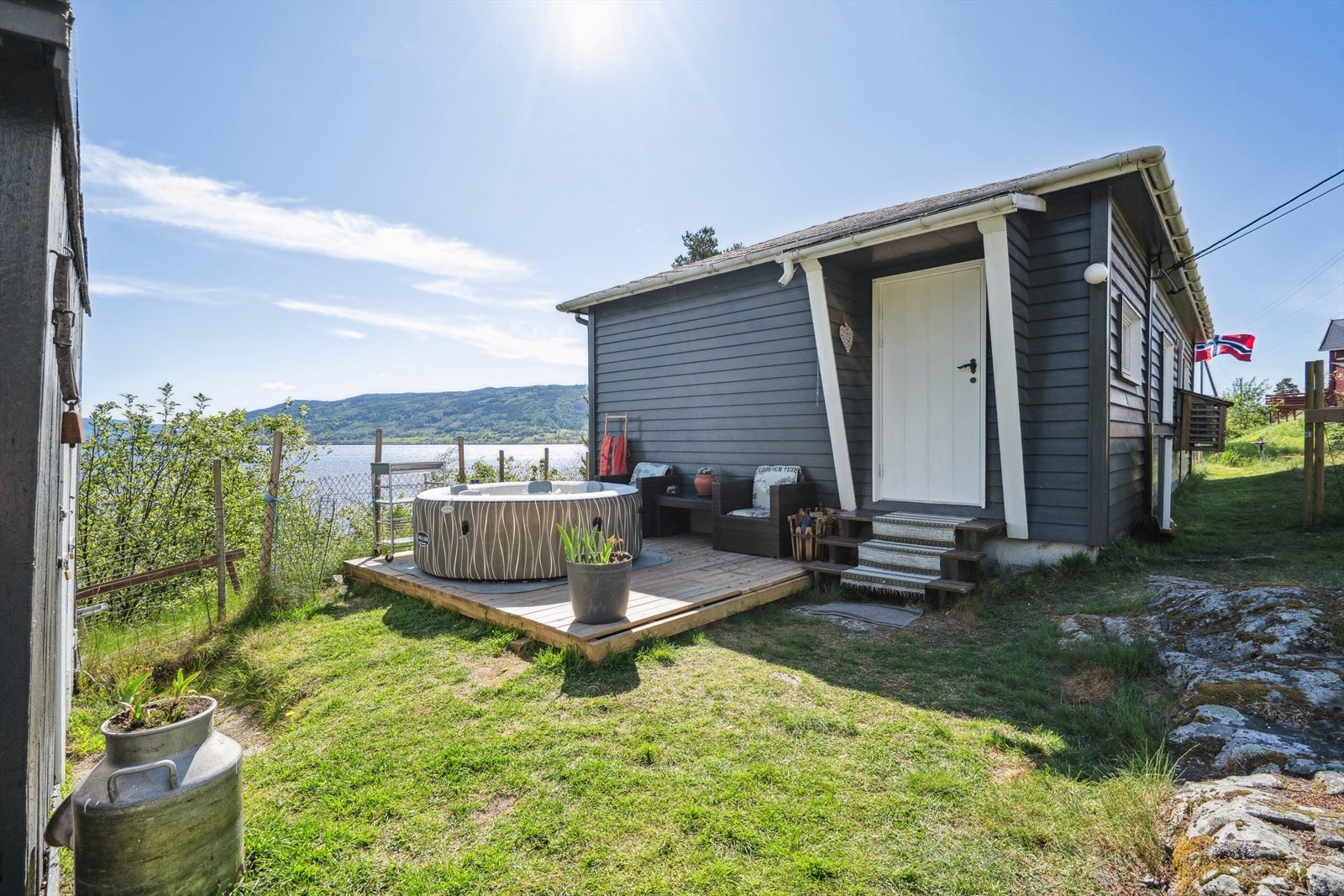 Flott fritidsbolig ved Tyrifjorden! Gode solforhold og bademuligheter Galleribilde